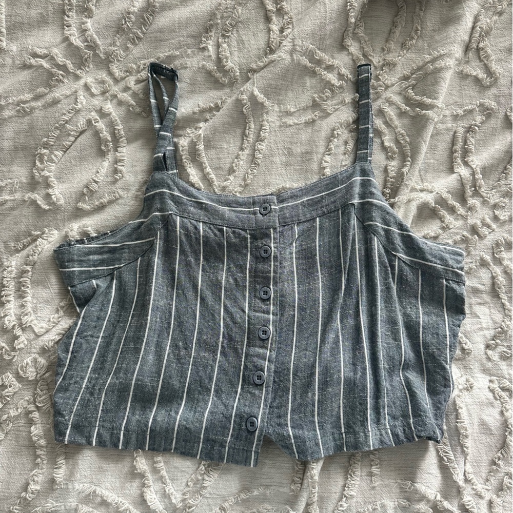 Flowy cropped sleeveless top